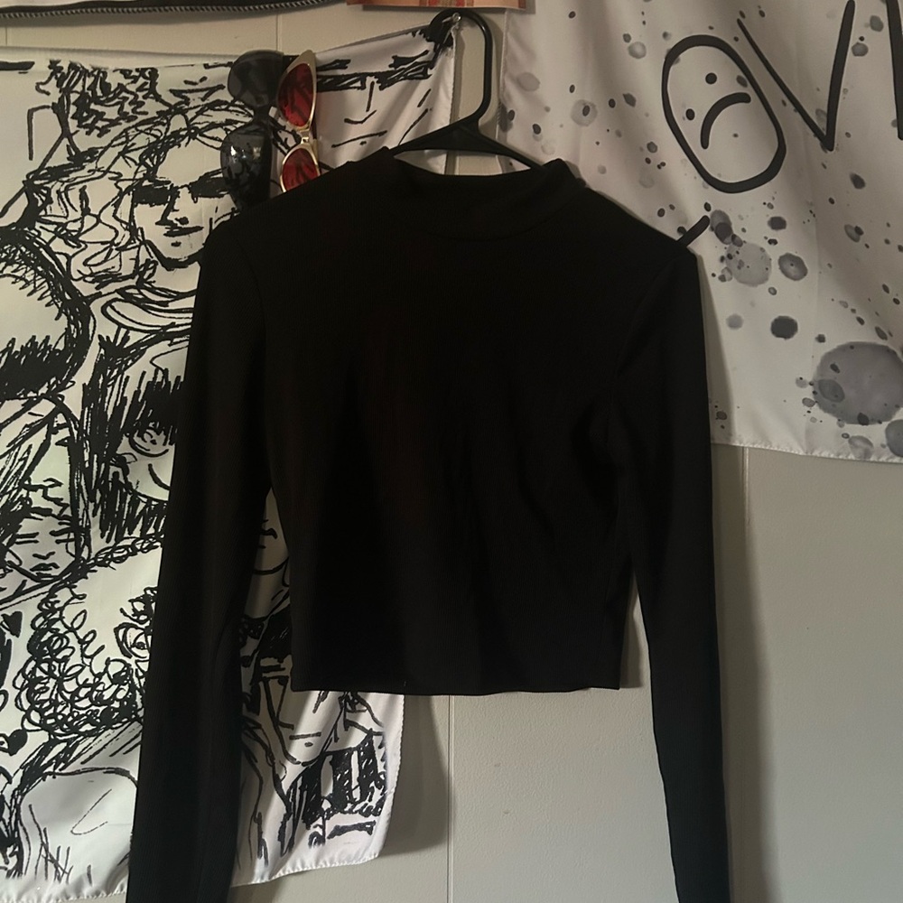 Black Long Sleeve Cropped Women's Top